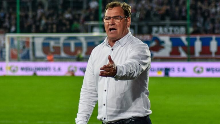 Media: Jan Urban bardzo blisko objęcia klubu Ekstraklasy!