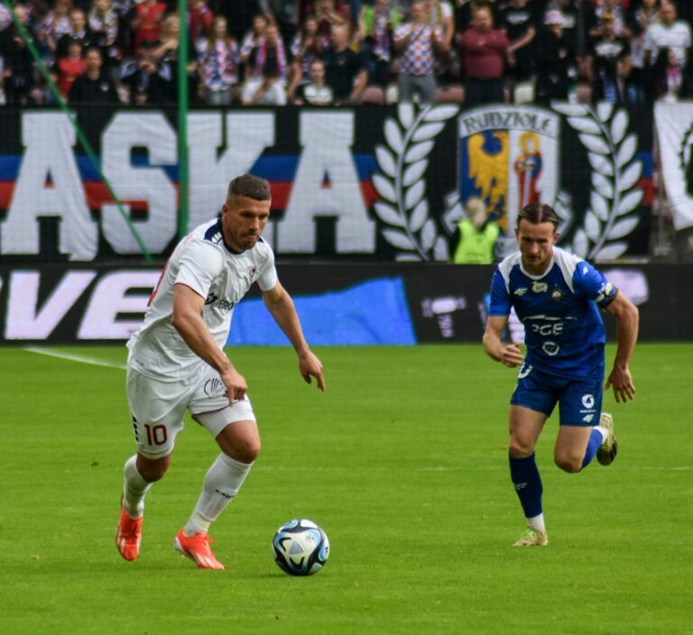 Lukas Podolski zostanie ukarany? Sprawą ma zająć się komisja ligi