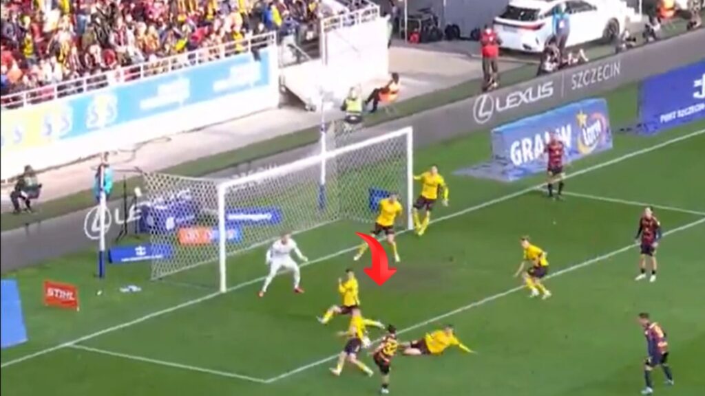 Duża kontrowersja w meczu Pogoń Szczecin - GKS Katowice! W tej sytuacji należał się rzut karny?