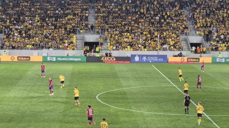 Raków Częstochowa wywozi trzy punkty z Katowic. Złota bramka Braut Brunesa. (Wideo)