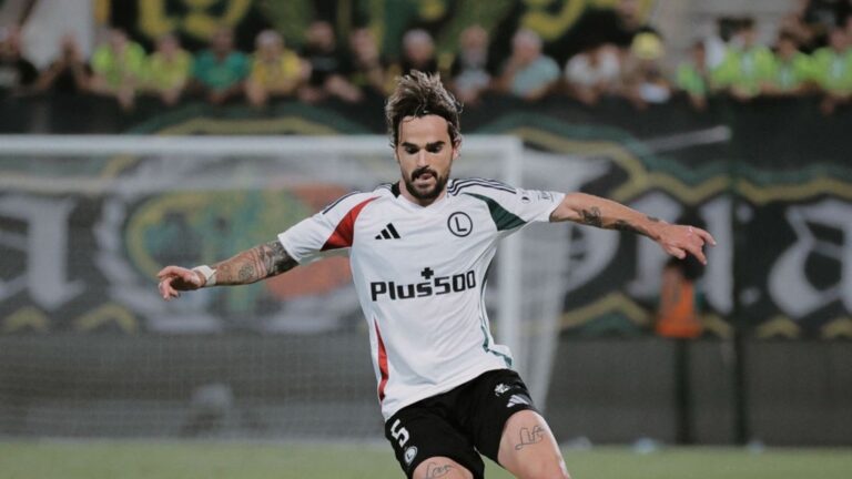 Kompromitacja Legii na Cyprze. Srogie lanie od AEK-u Larnaki. (Wideo)