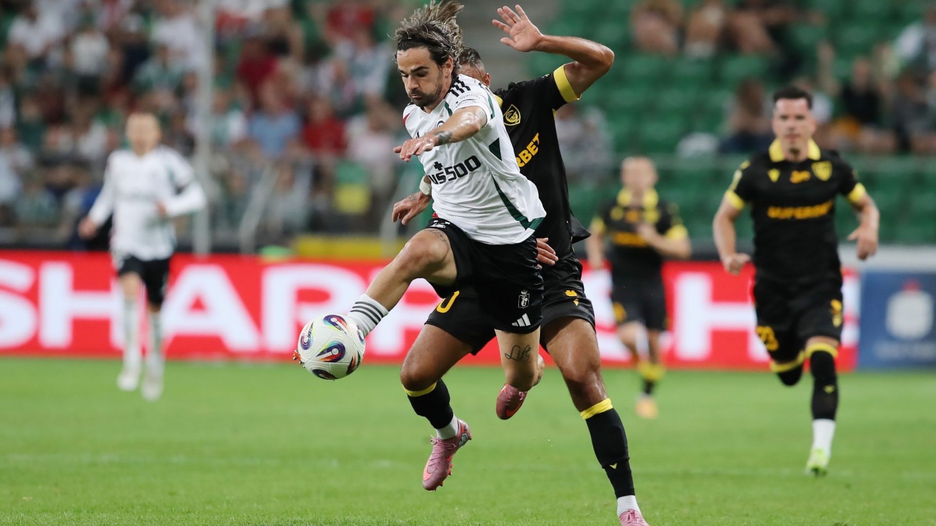 GKS Katowice był blisko remisu w Warszawie, ale finalnie wygrała Legia. (Wideo)