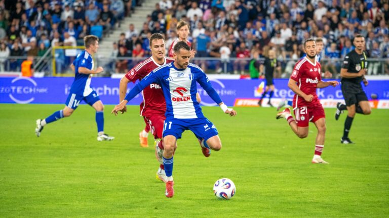 Wisła Płock liderem Ekstraklasy! Zespół trenera Misiury pokonał Legię. (Wideo)