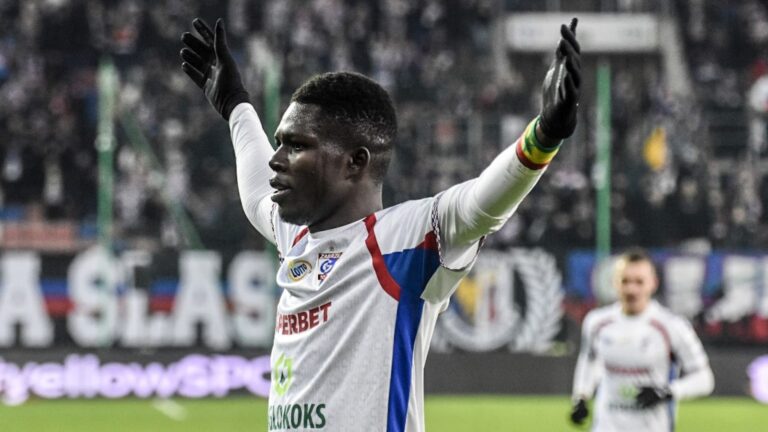 Górnik Zabrze wygrywa z Rakowem. Bohaterem zabrzan został Sow. (Wideo)