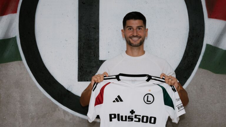 Wielki powrót do Ekstraklasy stał się faktem! Legia Warszawa ma nowego napastnika