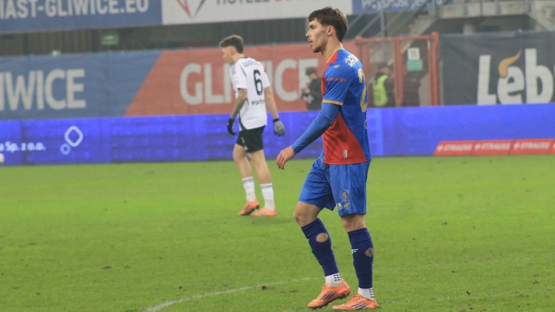 Piast Gliwice przekazał ważną wiadomość. Jeden z liderów zespołu zostaje na dłużej! (Oficjalnie)