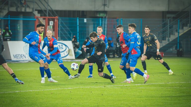 Piast Gliwice odskakuje od strefy spadkowej. Wisła Płock przegrała w Gliwicach. (Wideo)