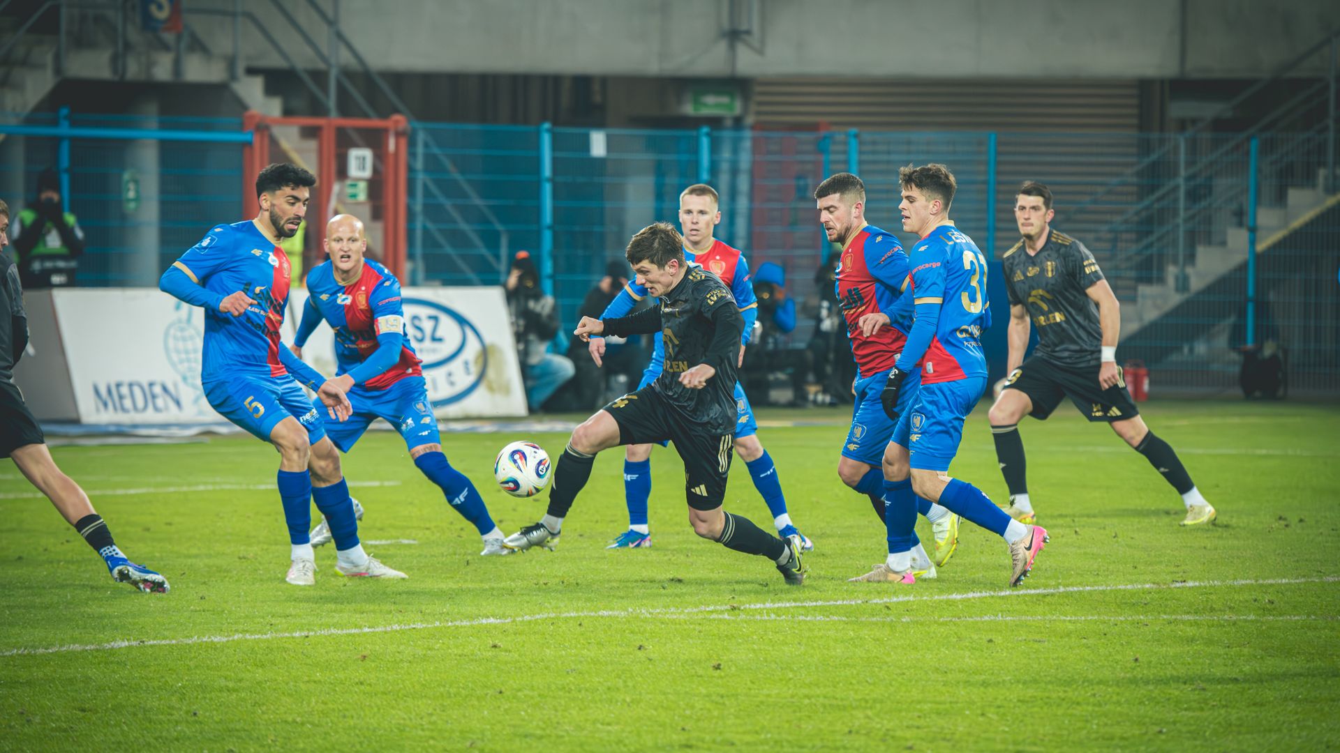 Piast Gliwice odskakuje od strefy spadkowej. Wisła Płock przegrała w Gliwicach. (Wideo)