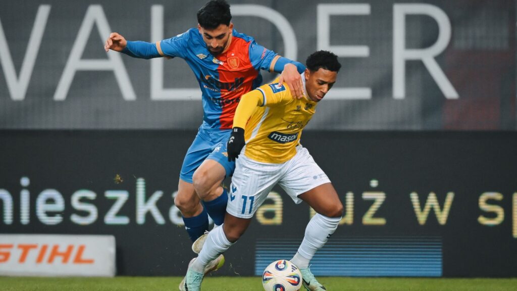 Motor Lublin wygrywa w Gliwicach. Sędzia anulował gola Piastowi w doliczonym czasie gry. (Wideo)