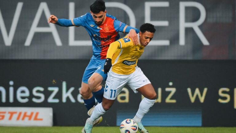 Motor Lublin wygrywa w Gliwicach. Sędzia anulował gola Piastowi w doliczonym czasie gry. (Wideo)