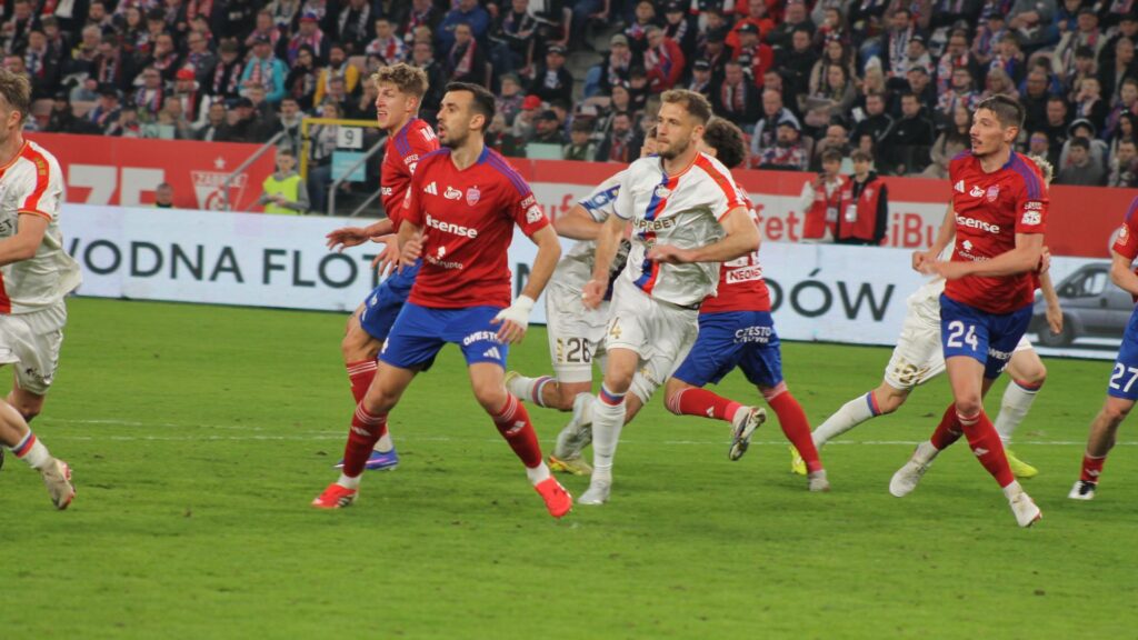 Górnik Zabrze z przełamaniem w lidze. Zabrzanie ograli u siebie Raków. (Wideo)