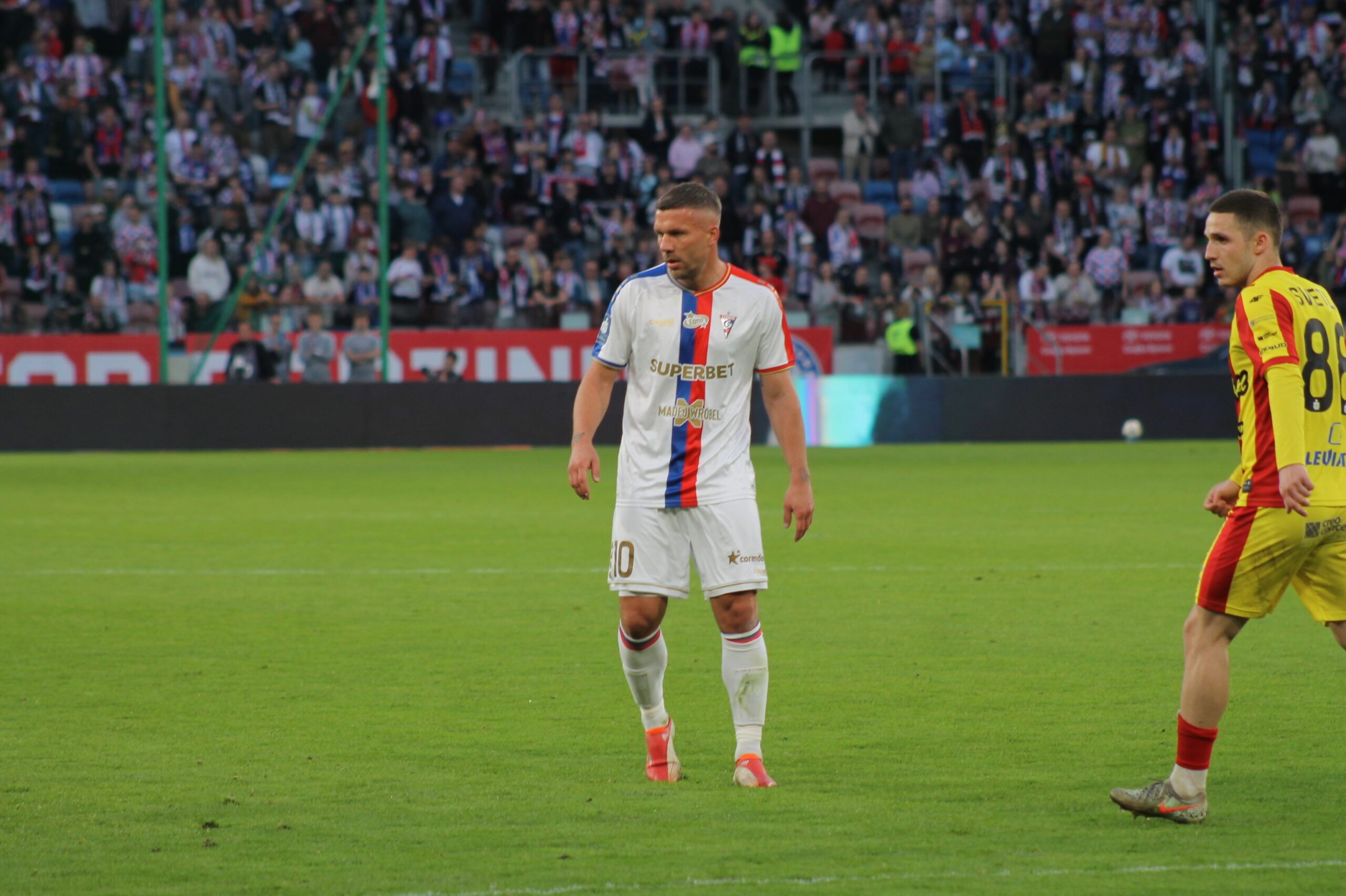 Górnik Zabrze wkrótce będzie w rękach Lukasa Podolskiego! Prezydent Zabrza wskazał datę