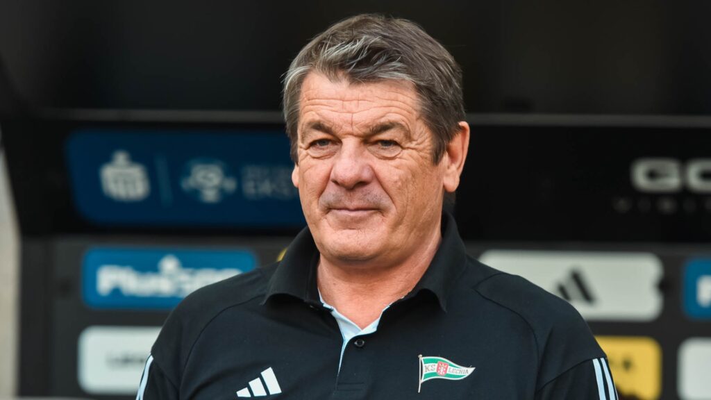 John Carver wraca na ławkę trenerką w Ekstraklasie. (Oficjalnie)
